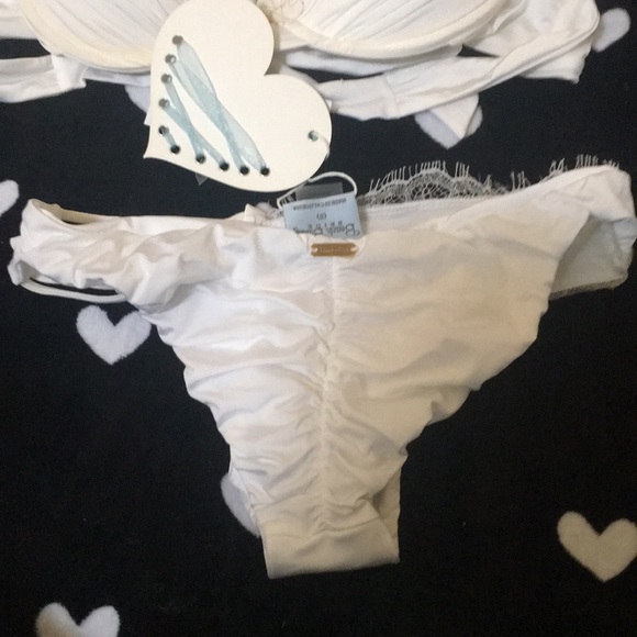 Beach Bunny Kiss the Bride XS/S NWT - Picture 2 of 3